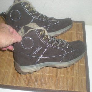 OUTDOORS Brand  Hiking  Boots   NWOB   Size 8.5 Dark Brown